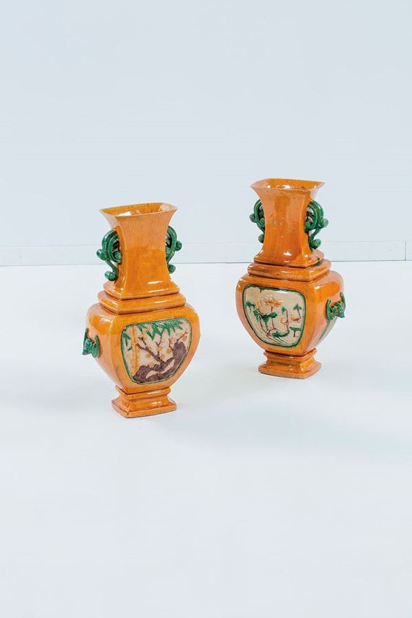 Coppia di vasi in porcellana d  - Asta Antiquariato - Incanto Casa d'Aste e Galleria