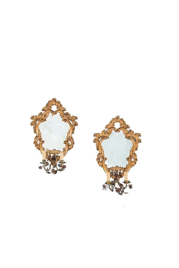 Coppia di appliques a due brac