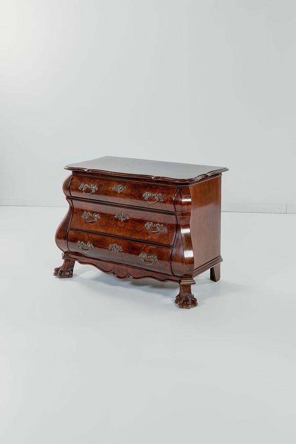 Cassettone in mogano a tre cas  - Asta Antiquariato - Incanto Casa d'Aste e Galleria