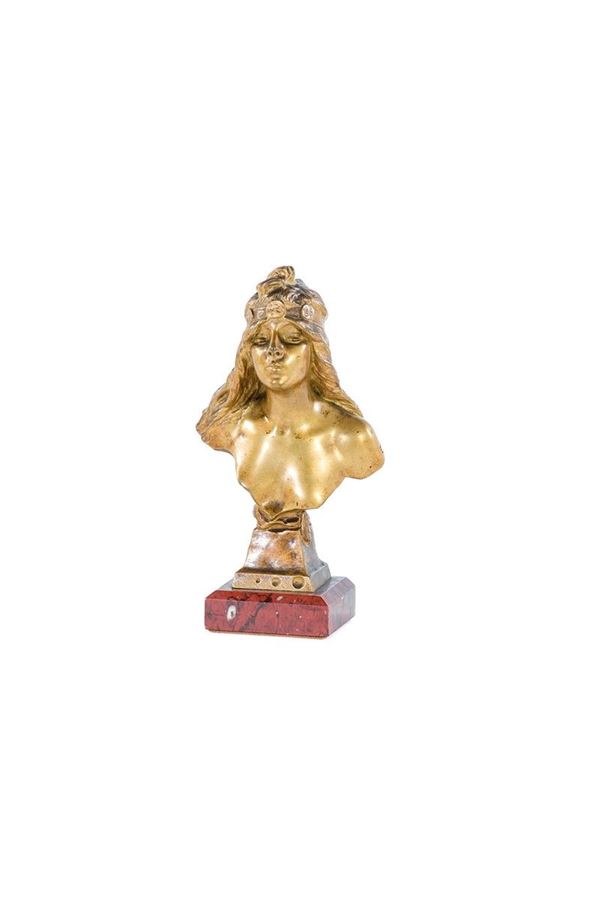 Busto di ragazza
Bronzo in pa