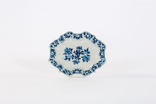 Piatto in maiolica dipinta in 