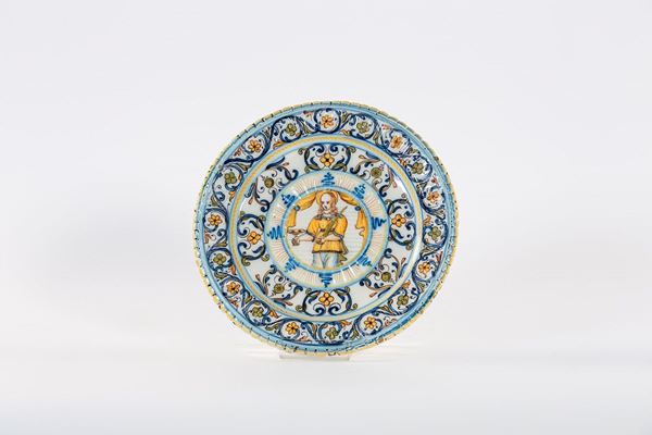 Piatto in maiolica decorata a 