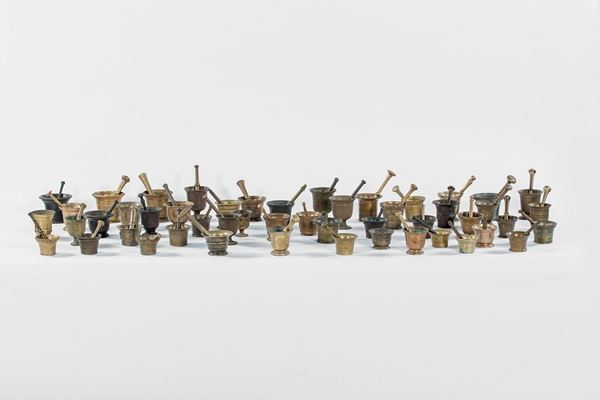 Lotto composto da 50 mortai in  - Auction Antiquariato - Incanto Casa d'Aste e Galleria