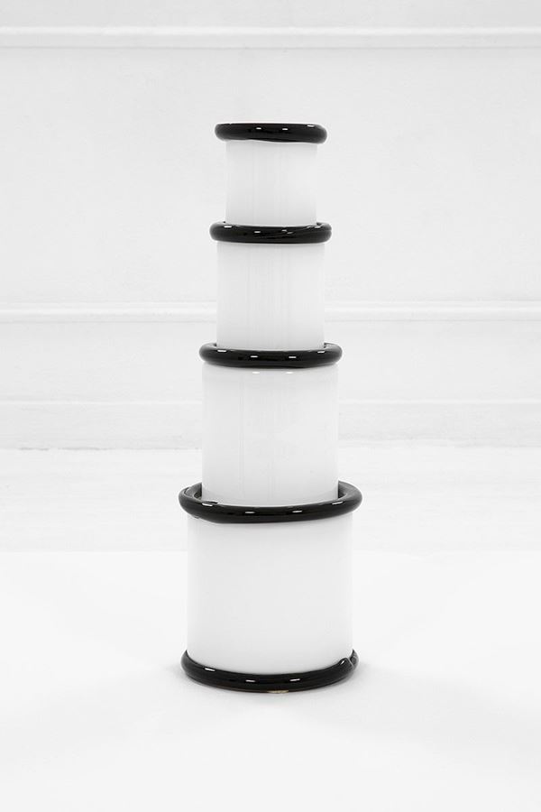 Ettore Sottsass : Vaso Morosina
Vetro lattimo c  - Auction Design - Incanto Casa d'Aste e Galleria
