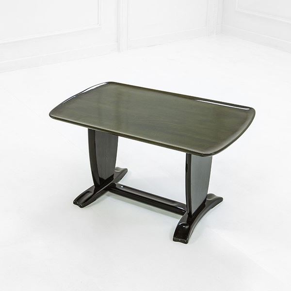 Ernesto Valabrega : Tavolino
Legno di noce laccat  - Asta Design - Incanto Casa d'Aste e Galleria