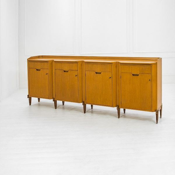 Grande credenza
Legno chiaro,