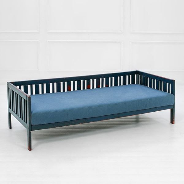Ettore Sottsass : Divano mod. Califfo
Legno lac  - Asta Design - Incanto Casa d'Aste e Galleria