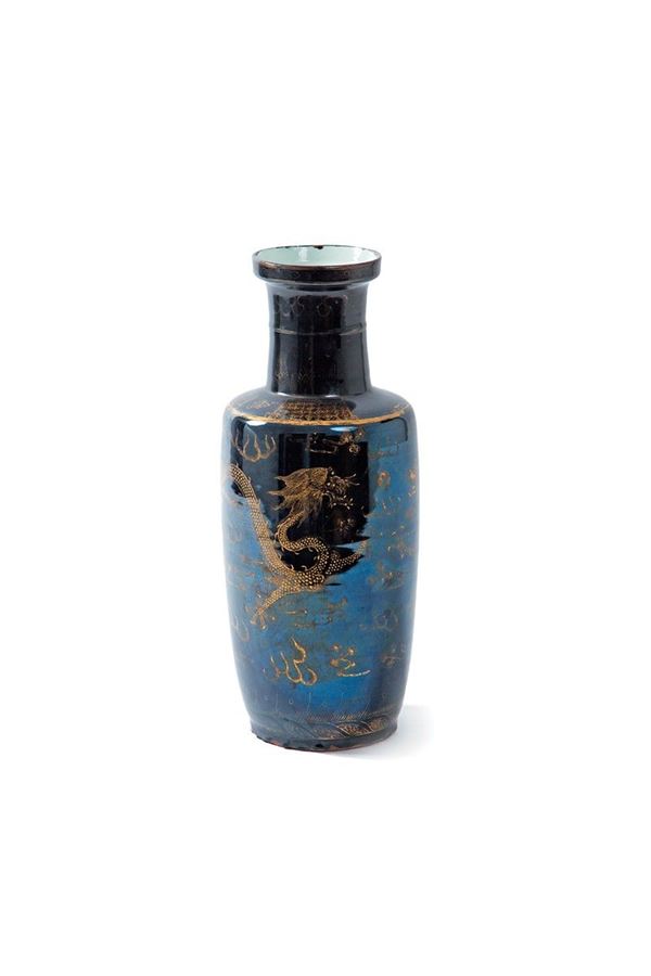 Vaso in porcellana a fondo ner  - Asta Antiquariato - Incanto Casa d'Aste e Galleria