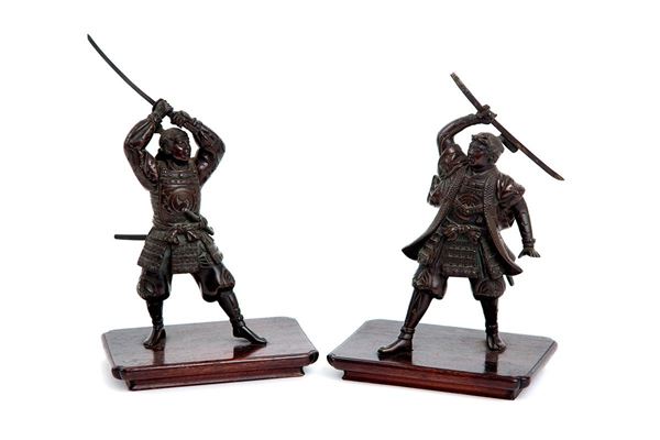 Coppia di sculture in bronzo b