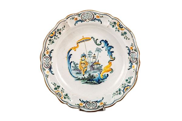 Piatto in maiolica decorata in  - Asta Antiquariato - Incanto Casa d'Aste e Galleria