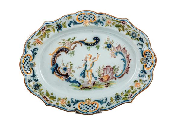 Vassoio di forma ovale in maio