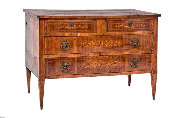 Cassettone lastronato in noce,  - Asta Antiquariato - Incanto Casa d'Aste e Galleria