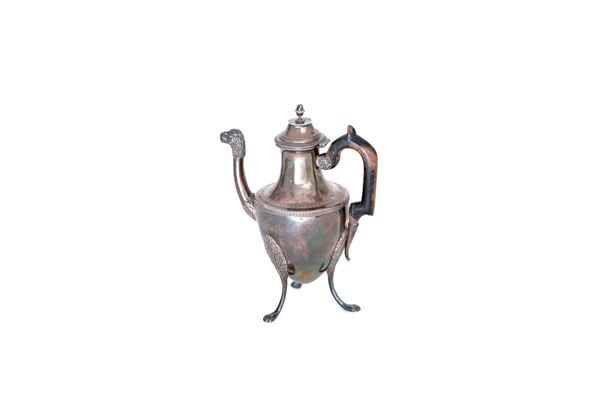 Caffettiera in argento con fas
