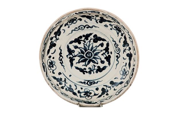 Piatto in porcellana decorata   - Asta Antiquariato - Incanto Casa d'Aste e Galleria