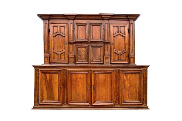 Credenza a due corpi in noce s