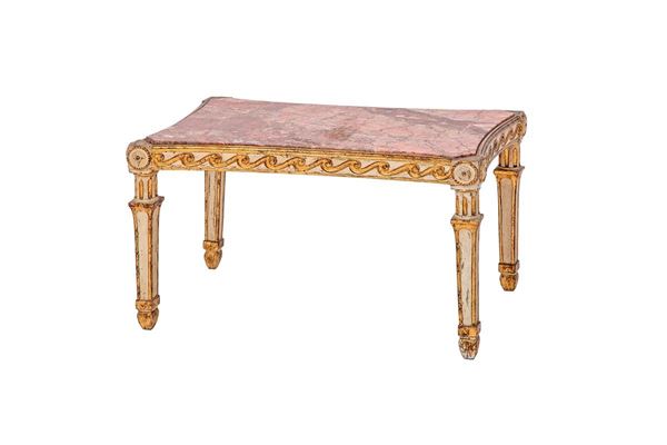 Tavolino di forma rettangolare  - Asta Antiquariato - Incanto Casa d'Aste e Galleria