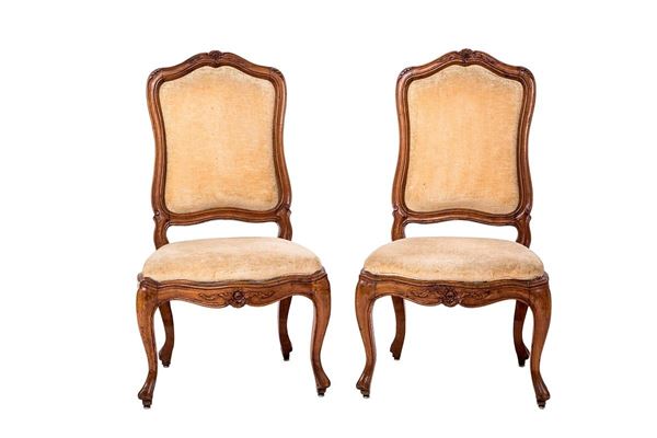 Sei sedie in noce scolpito, fa  - Auction Antiquariato - Incanto Casa d'Aste e Galleria