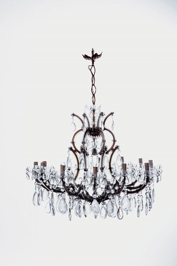 Lampadario a dodici luci in fe  - Auction Antiquariato - Incanto Casa d'Aste e Galleria