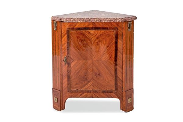 Angoliera impiallacciata in le  - Asta Antiquariato - Incanto Casa d'Aste e Galleria