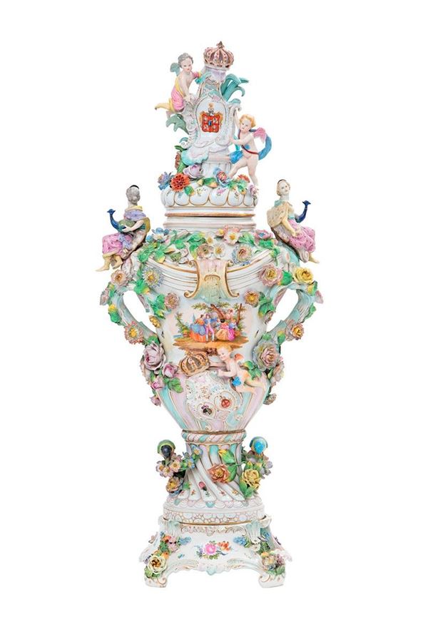 Grande vaso con base in porcel  - Asta Antiquariato - Incanto Casa d'Aste e Galleria