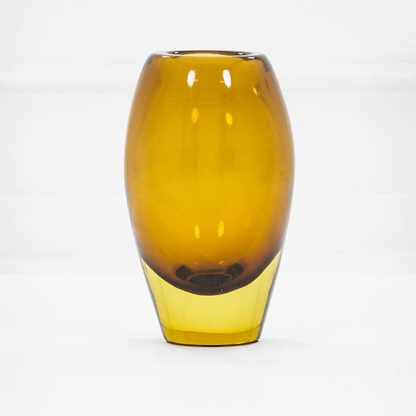 Flavio Poli : Vaso
Vetro sommerso.
Prod. S  - Auction Design - Incanto Casa d'Aste e Galleria