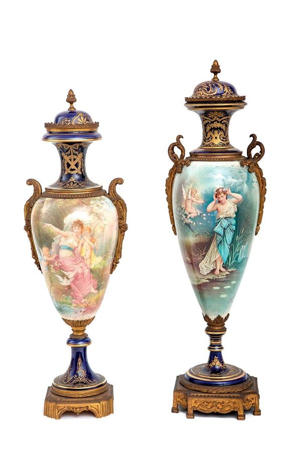 Due vasi in porcellana a fondo  - Auction Antiquariato - Incanto Casa d'Aste e Galleria
