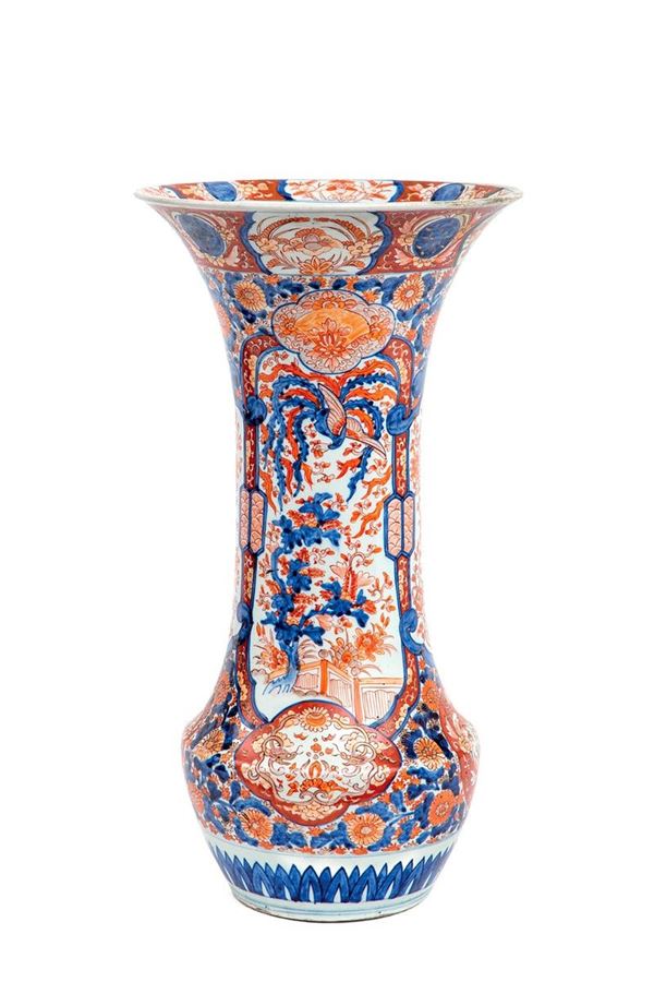 Vaso in porcellana decorata in