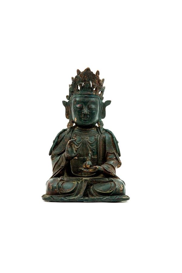 Antica scultura di Buddha in b