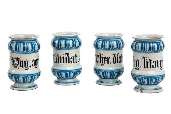 Quattro albarelli in maiolica   - Auction Antiquariato - Incanto Casa d'Aste e Galleria