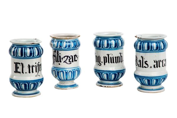 Quattro albarelli in maiolica   - Auction Antiquariato - Incanto Casa d'Aste e Galleria