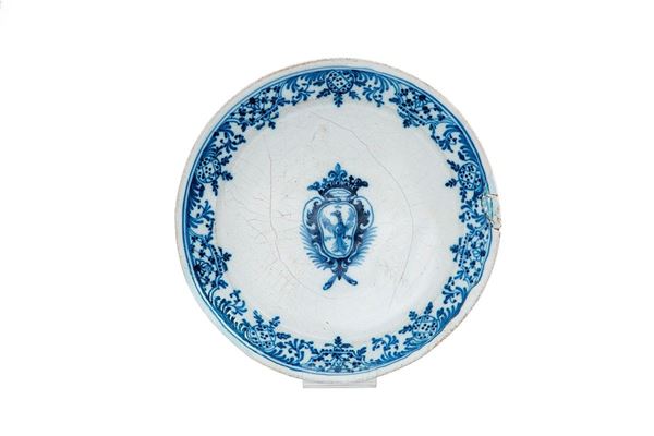 Piatto di forma rotonda in mai  - Auction Antiquariato - Incanto Casa d'Aste e Galleria