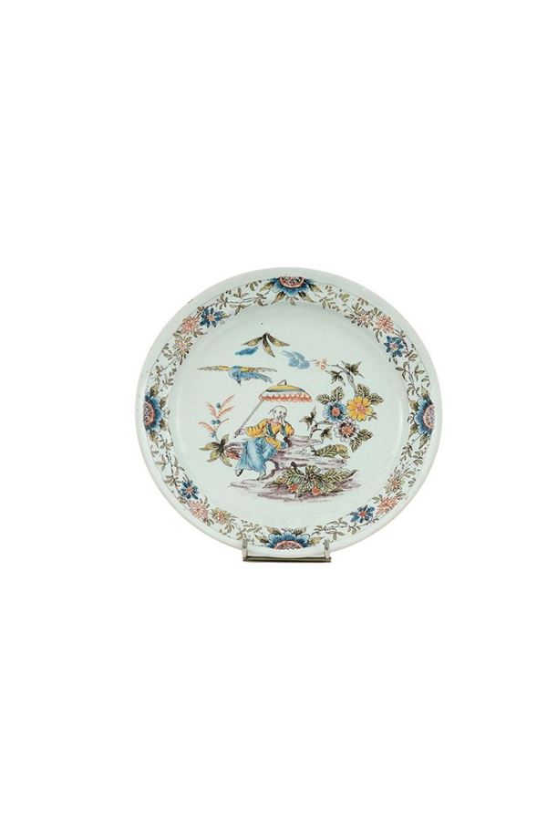 Piatto in maiolica decorata in  - Asta Antiquariato - Incanto Casa d'Aste e Galleria