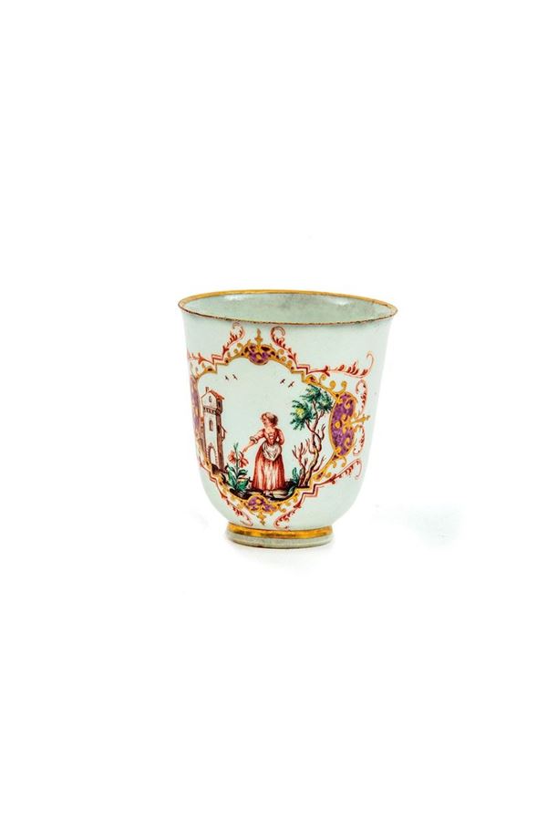 Tazza in porcellana bianca dip