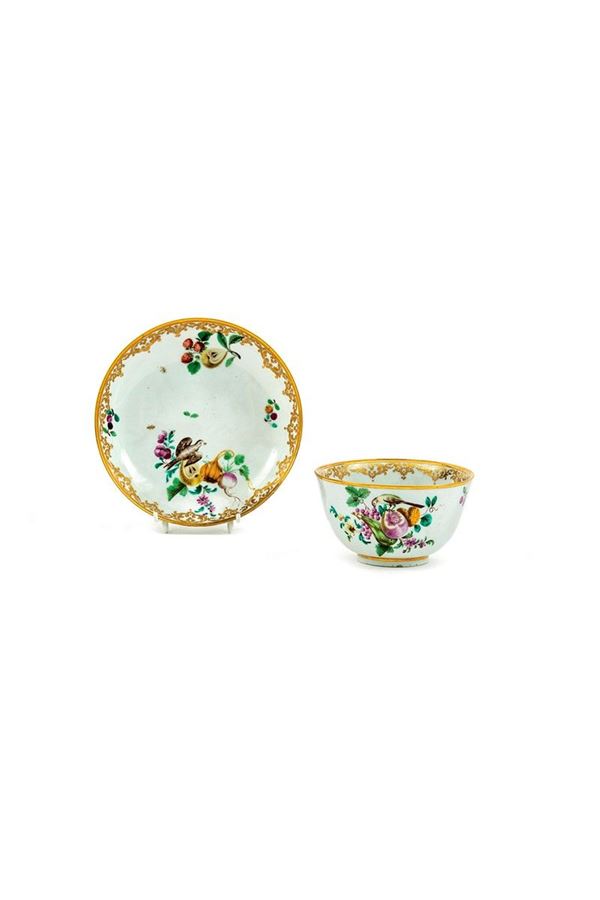 Tazzina in porcellana decorata  - Auction Antiquariato - Incanto Casa d'Aste e Galleria