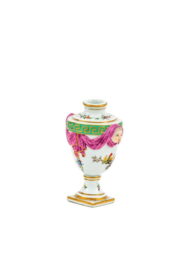 Vasetto in porcellana dipinta   - Asta Antiquariato - Incanto Casa d'Aste e Galleria