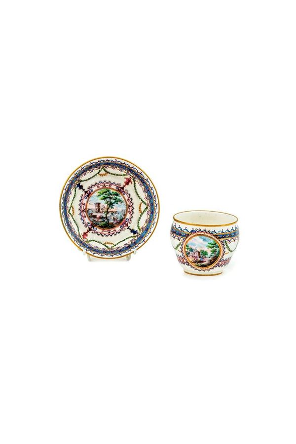 Rara tazzina con piattino in p  - Auction Antiquariato - Incanto Casa d'Aste e Galleria