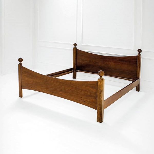 Luigi Caccia Dominioni - Letto
Legno di noce.
Prod. A