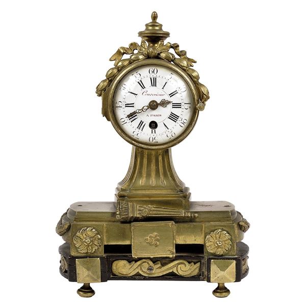 Orologio in bronzo cesellato e
