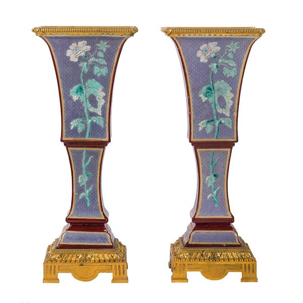 Coppia di vasi in porcellana a  - Asta Antiquariato - Incanto Casa d'Aste e Galleria