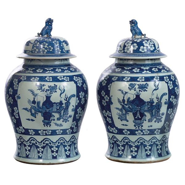 Coppia di vasi con coperchio i