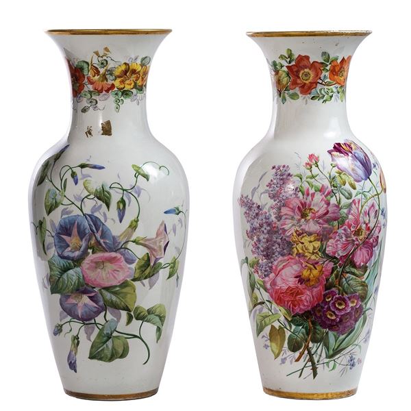 Coppia di vasi in porcellana d  - Auction Antiquariato - Incanto Casa d'Aste e Galleria