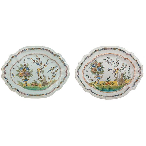 Due vassoi in maiolica con dec  - Asta Antiquariato - Incanto Casa d'Aste e Galleria