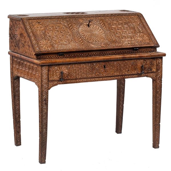 Scrittoio con ribalta in legno
