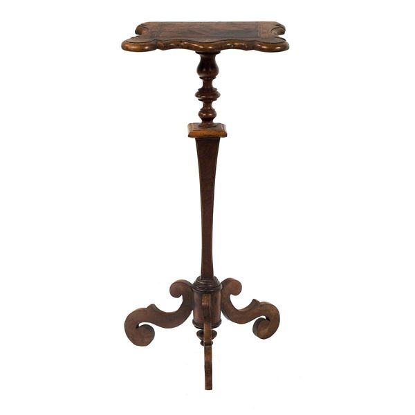 Piccolo gu&#233;ridon in noce, pian  - Auction Antiquariato - Incanto Casa d'Aste e Galleria