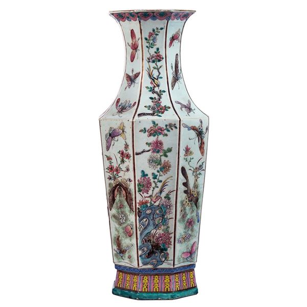 Vaso in porcellana di forma ot  - Asta Antiquariato - Incanto Casa d'Aste e Galleria