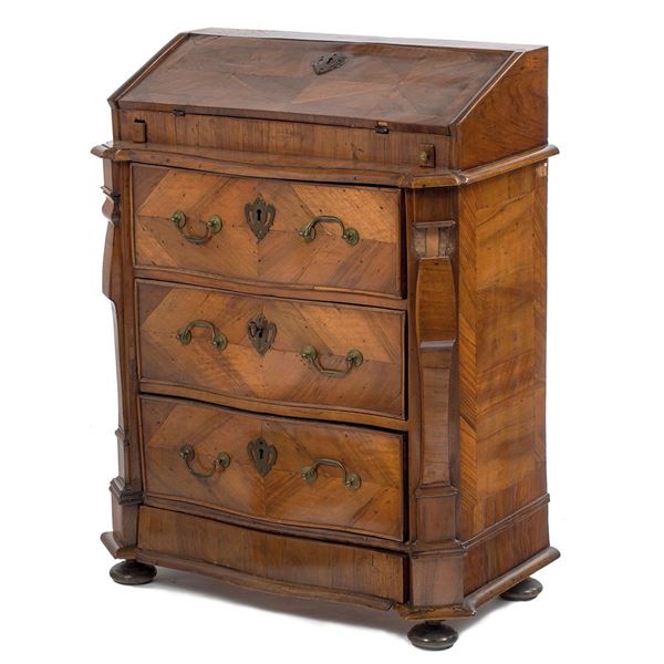 Ribaltina lastronata in noce,   - Auction Antiquariato - Incanto Casa d'Aste e Galleria