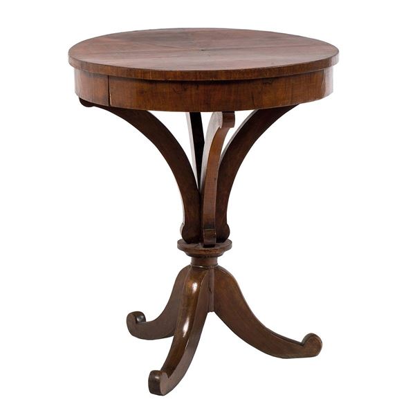 Gu&#233;ridon lastronato in noce, p  - Auction Antiquariato - Incanto Casa d'Aste e Galleria