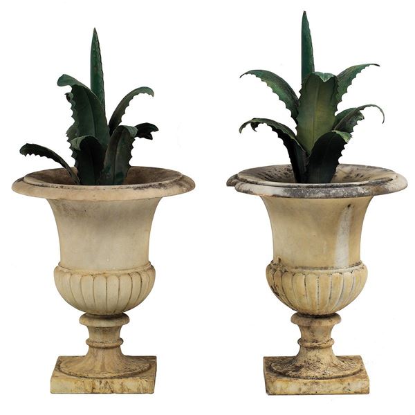 Due vasi medicei in marmo bian  - Auction Antiquariato - Incanto Casa d'Aste e Galleria