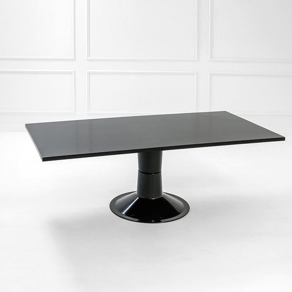 Yrjo Kukkapuro : Grande tavolo
Vetroresina e l  - Asta Design - Incanto Casa d'Aste e Galleria