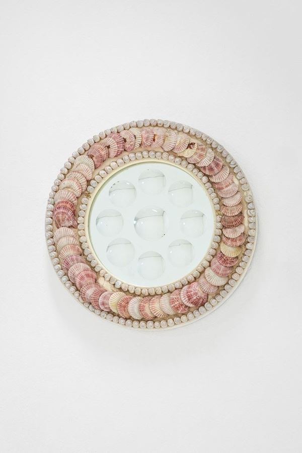 Piero Fornasetti : Specchio da parete
Conchiglie  - Asta Spring Design - Incanto Casa d'Aste e Galleria